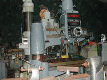 250 mm heavy duty horizontal band saw powers up and down. Make unknown but a well made machine